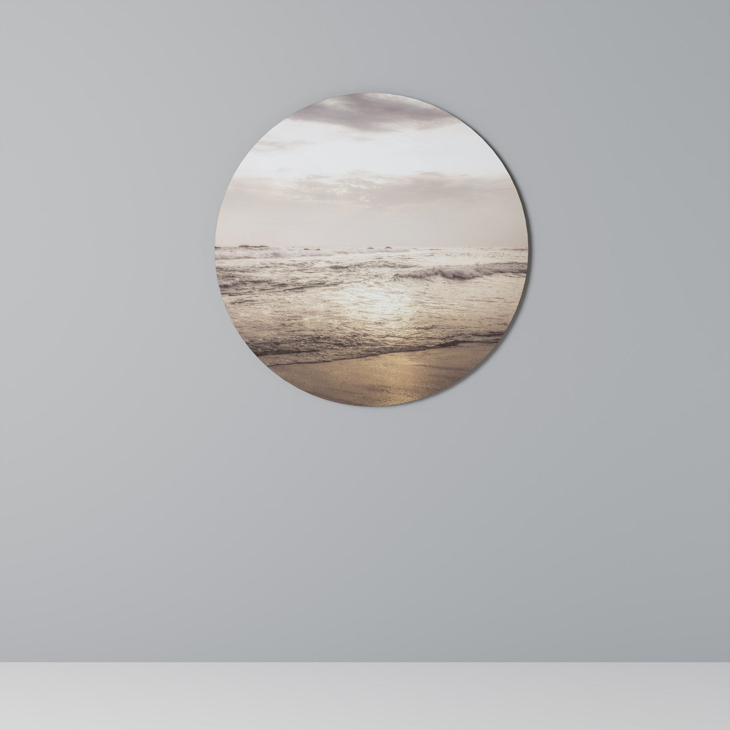 WHISPERS OF THE OCEAN Round Wall Art